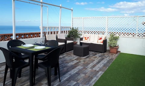 Bright Attic | Terrace with views + Wifi