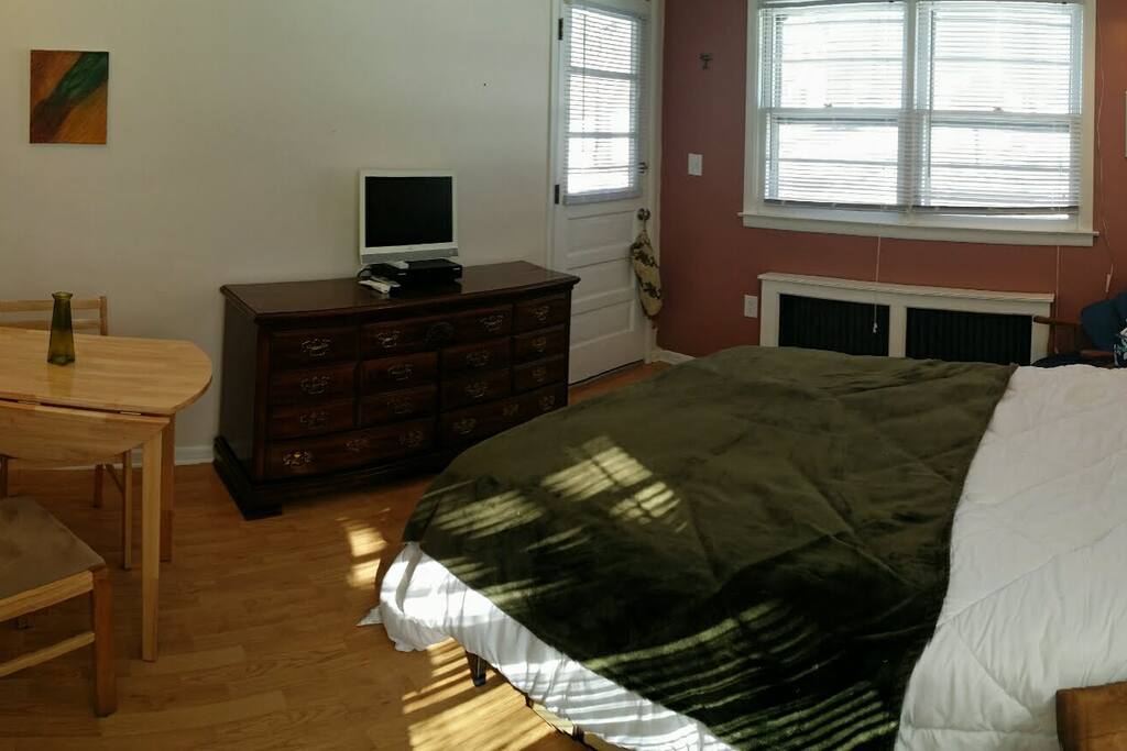 Main room, for alternative angle. Note private entrance to the outside.