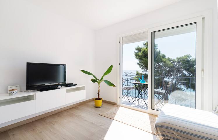 Precioso apartamento en primera línea de mar en Calella de Palafrugell gallery image 5