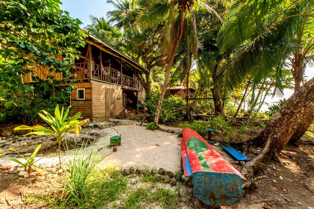 Front view of the casa and property