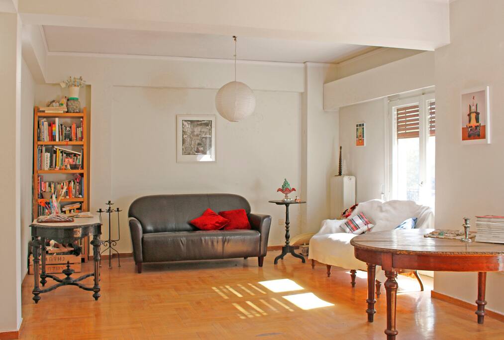 Main room I. Ideal to rest and read or do yoga in the morning befre starting the day. Ask us for a mat!