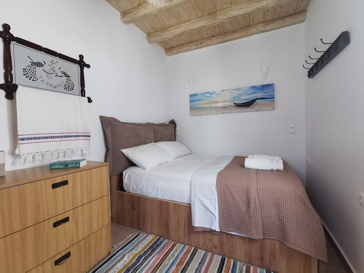 Dhoma e gjumit  
përmasat e krevatit 200 X 140