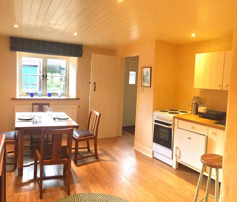 Kitchen/Dining area