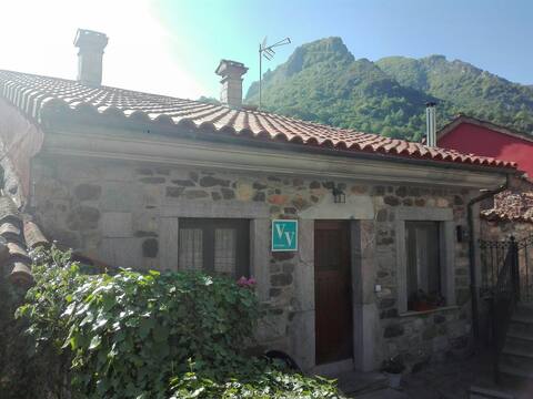 La Casina (Pola de Somiedo) VV-890-AS.