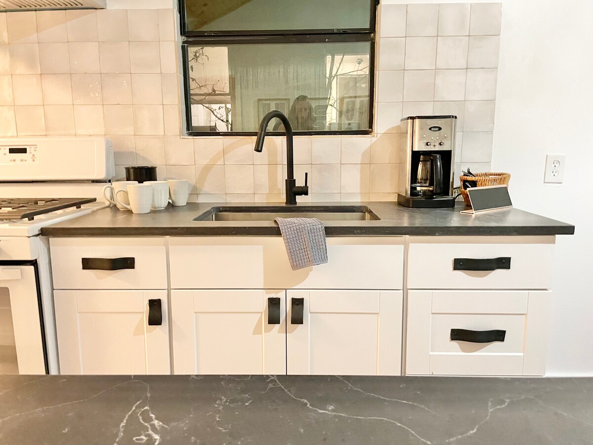 Sweet Bungalow | East Austin Retreat | Walkable