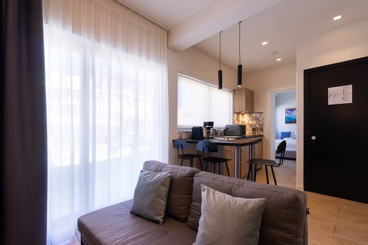 Family 2BDR apartment with balcony, near Syntagma gallery image 2