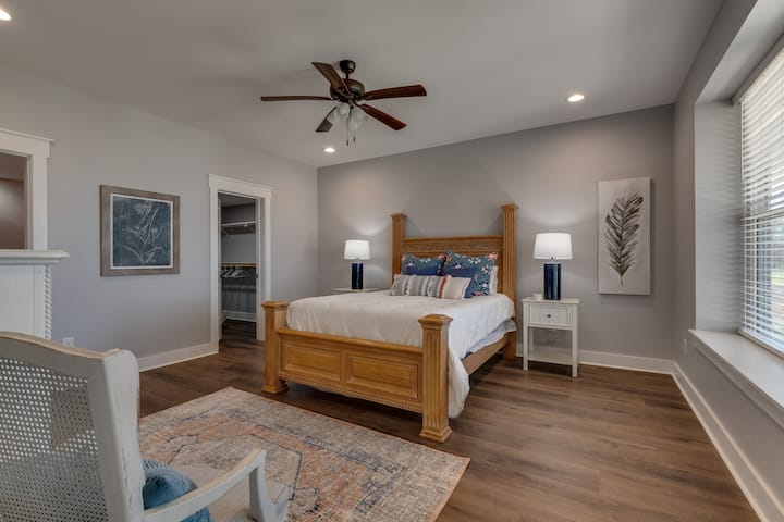 Basement bedroom with great view of the lake.