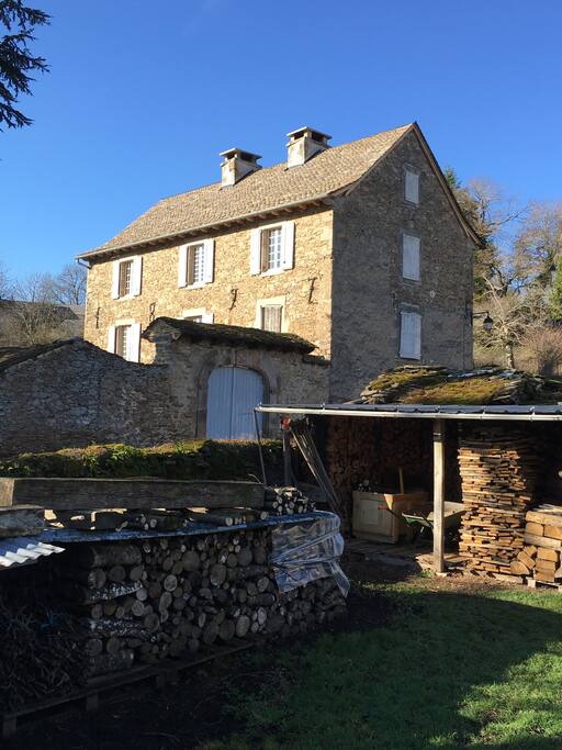 maison vue de loin