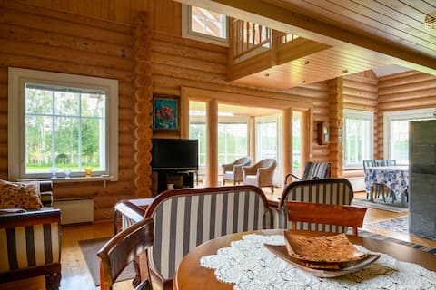 Popular Airbnb listing: Finnish Lakeside Villa Sapso in Arctic Lakeland in Sotkamo