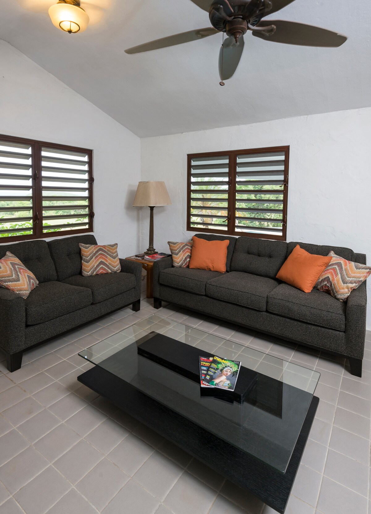 Sala de estar en la casa de la piscina