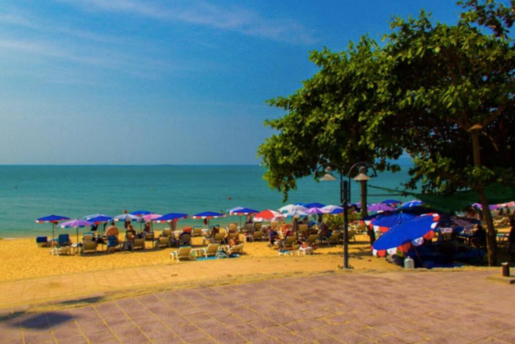 2 minute walk to beach