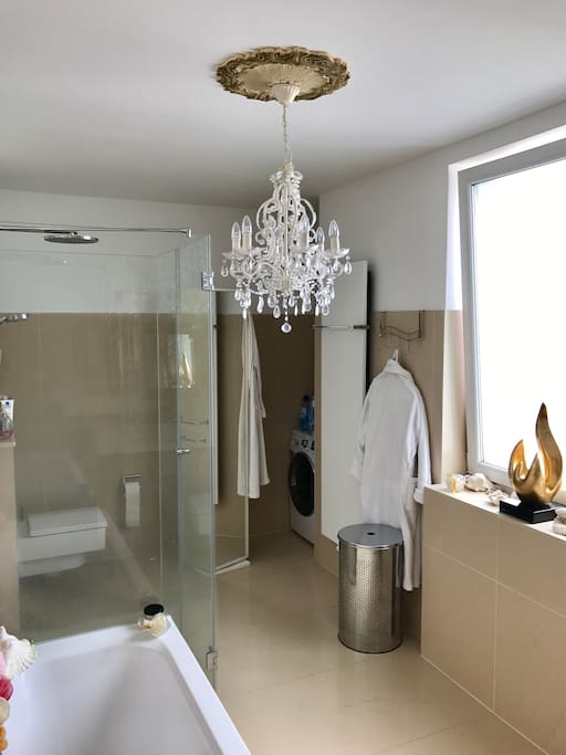 Badezimmer/ Bathroom