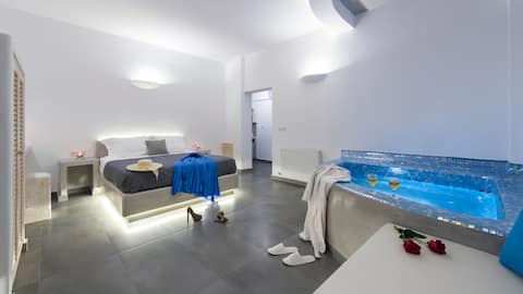 shining star suite(in the centre of santorini)
