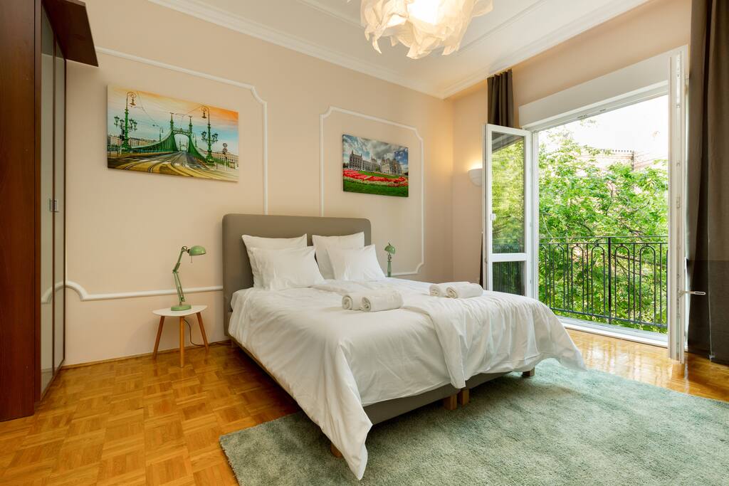 Grand Synagogue Dream Home In The Very Center