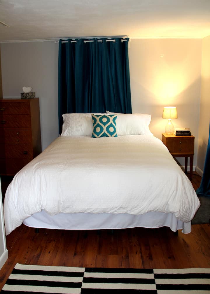 Master Bedroom with queen bed