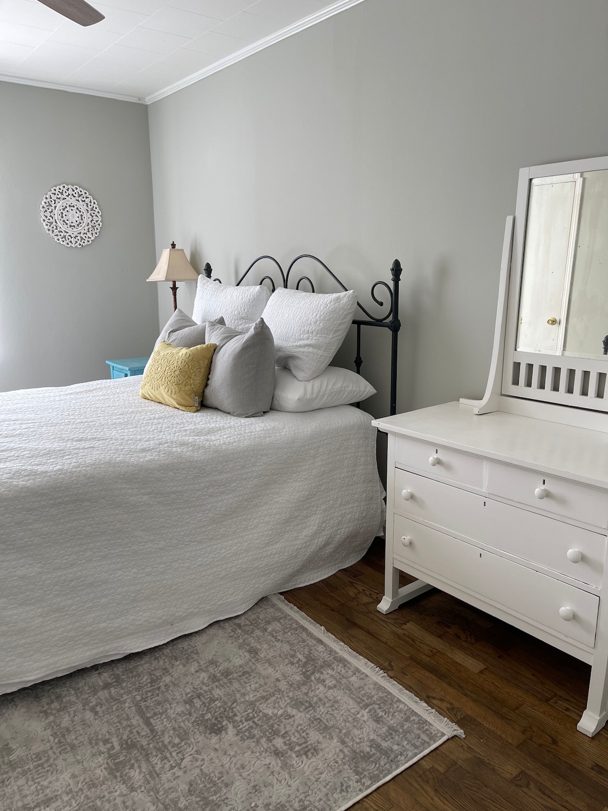 Walk to restaurants and downtown events!