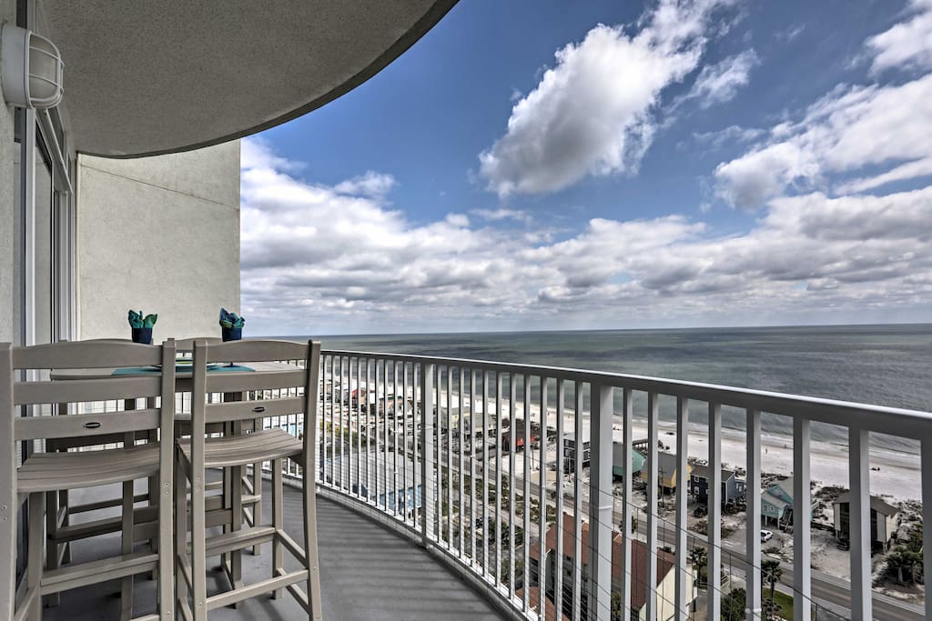 This 15th-floor condo has unobstructed views of the lagoon and the beach from both sides of the resort!