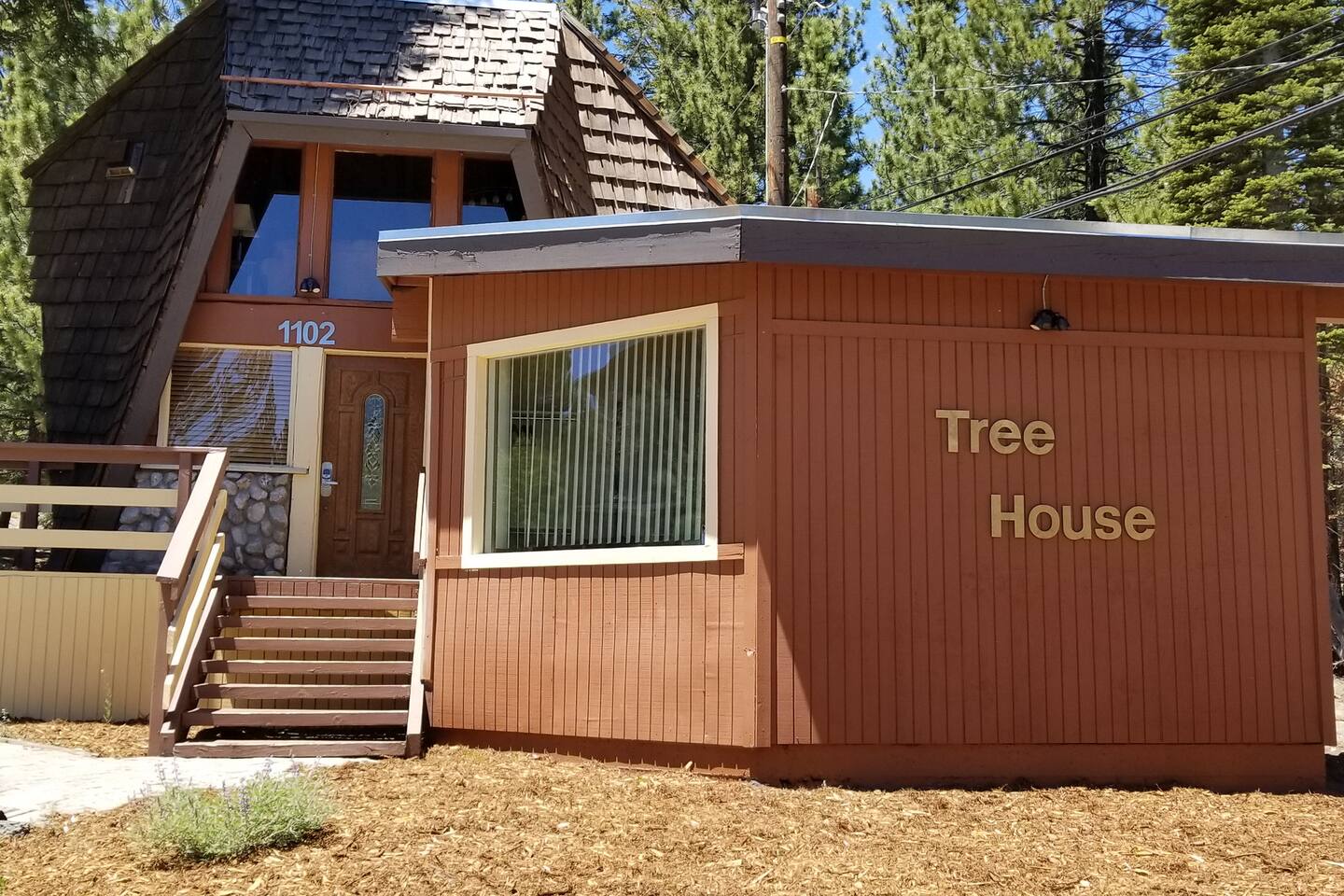 TreeHouse BEST LOCATION Mammoth Village Houses for Rent in