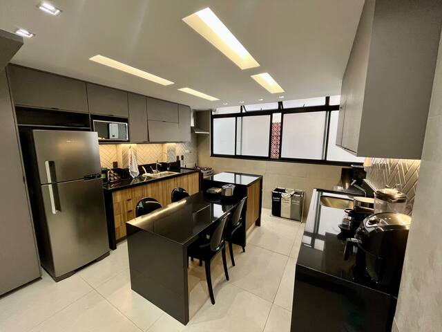 Complete apart close to Leblon beach and subway