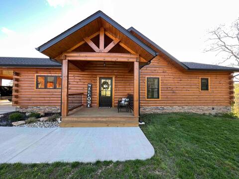 Luxury Log Cabin: 5 bedroom Van Buren River Cabin