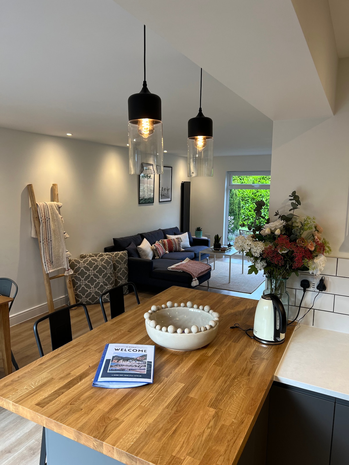 Popular Airbnb listing: 3 bedroom townhouse - 10 minutes walk to the beach in Sidmouth