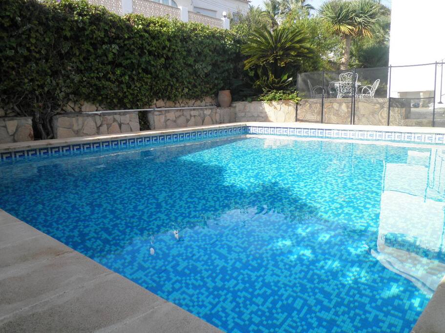 Piscina y jardines privados de la Villa.