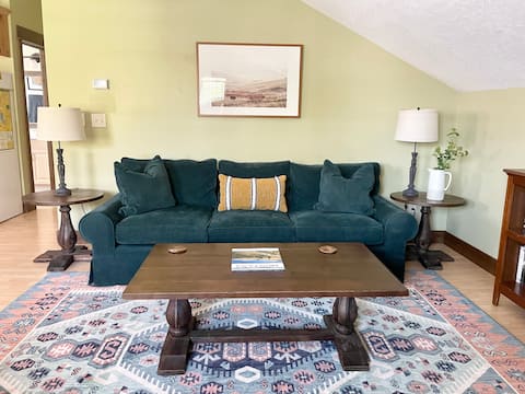Top Airbnb: Spacious One Bedroom Apartment with Laundry in Montana