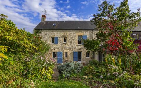 Restored 18th century farmhouse with Jacuzzi