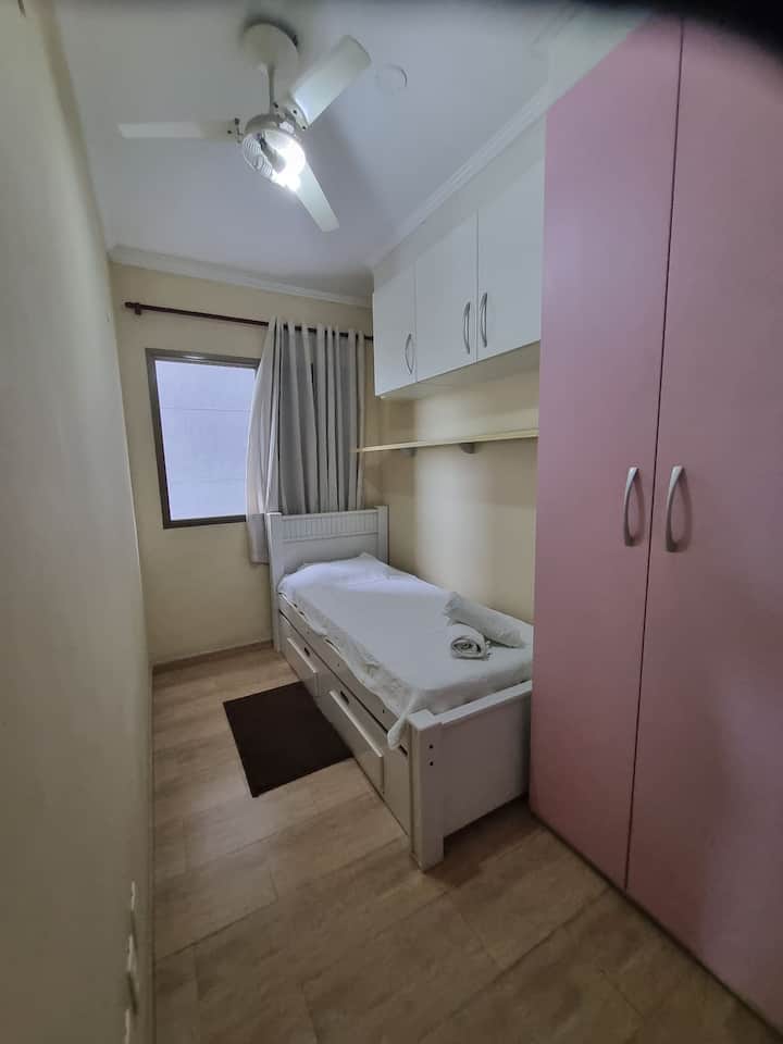 Bedroom bi bed 