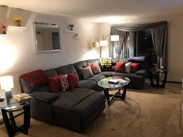 Book Lovers Bungalow - 1BD/1BA Upper apartment