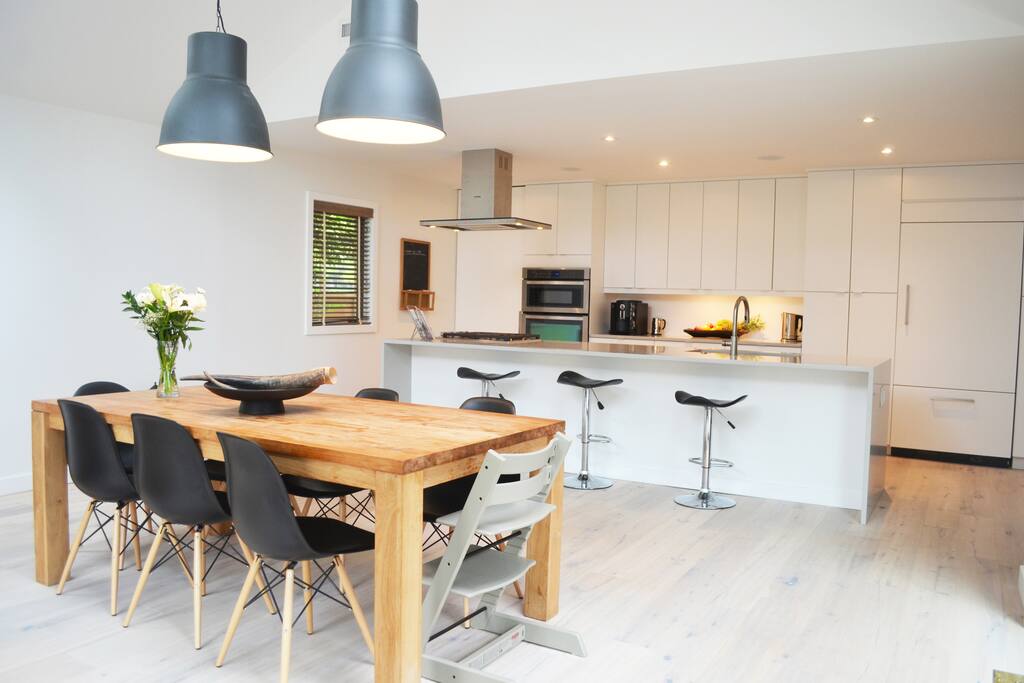 Dining & kitchen