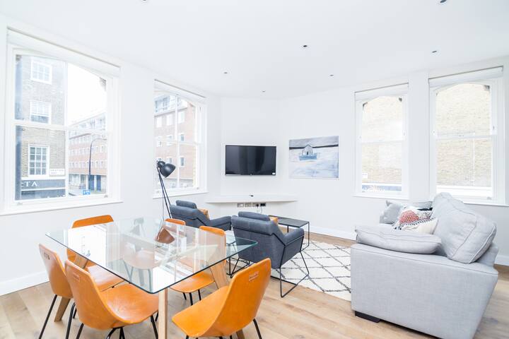 Newly renovated pure luxury two bed in Fitzrovia