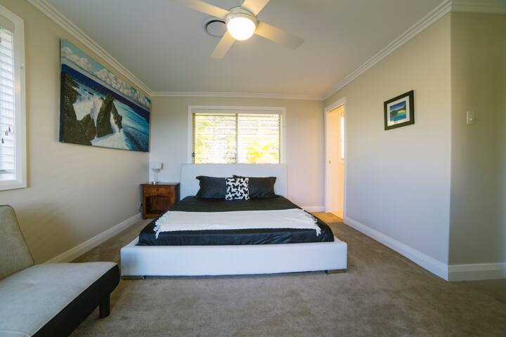 Close Encounters Ocean Views Banora gallery image 4