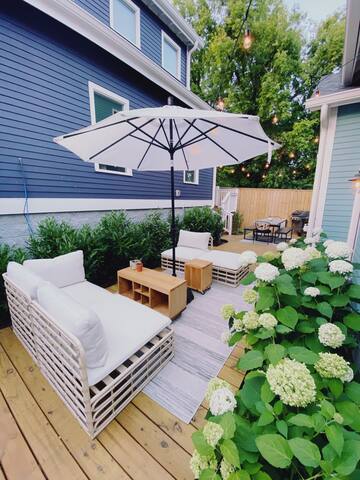 HGTV 12 South Bungalow | Walk to Coffee & Shops gallery image 2