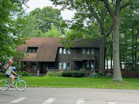 Recreate and relax by the lake!