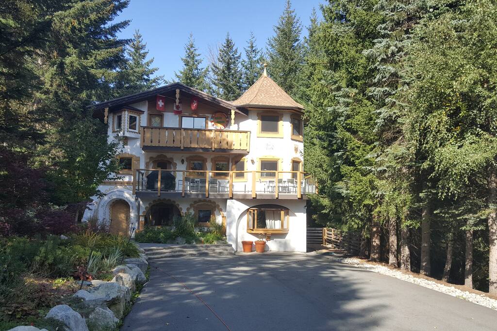 Chalet Haus Heidi Huge & Affordable - Chalets for Rent in Whistler