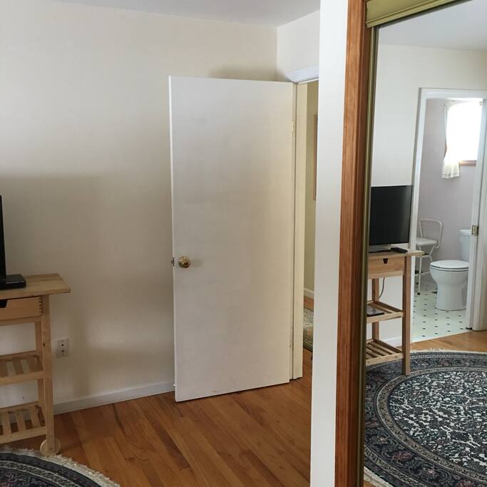 Door to hallway
Massage room across the hall