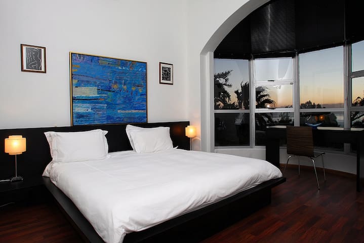 Amazing Penthouse Apt with exceptional sea view gallery image 4