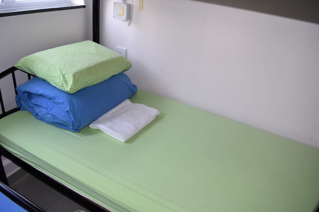 Bottom bed