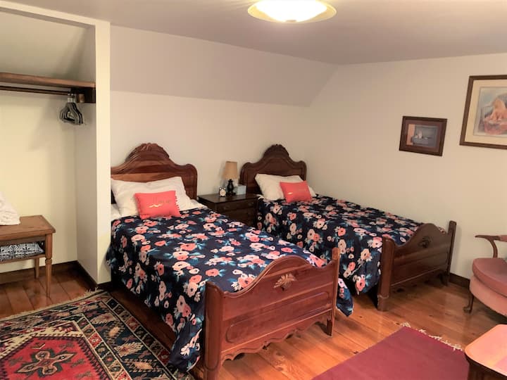 2 ტყუპი საწოლი