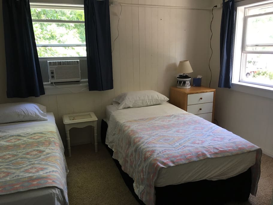 Upstairs bedroom with 2 twins