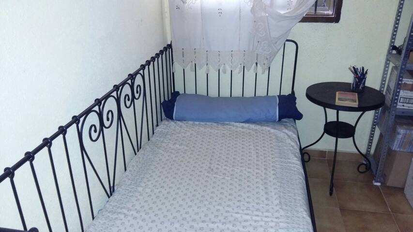 HABITACION INDIVIDUAL EN PLAYA TAVERNES