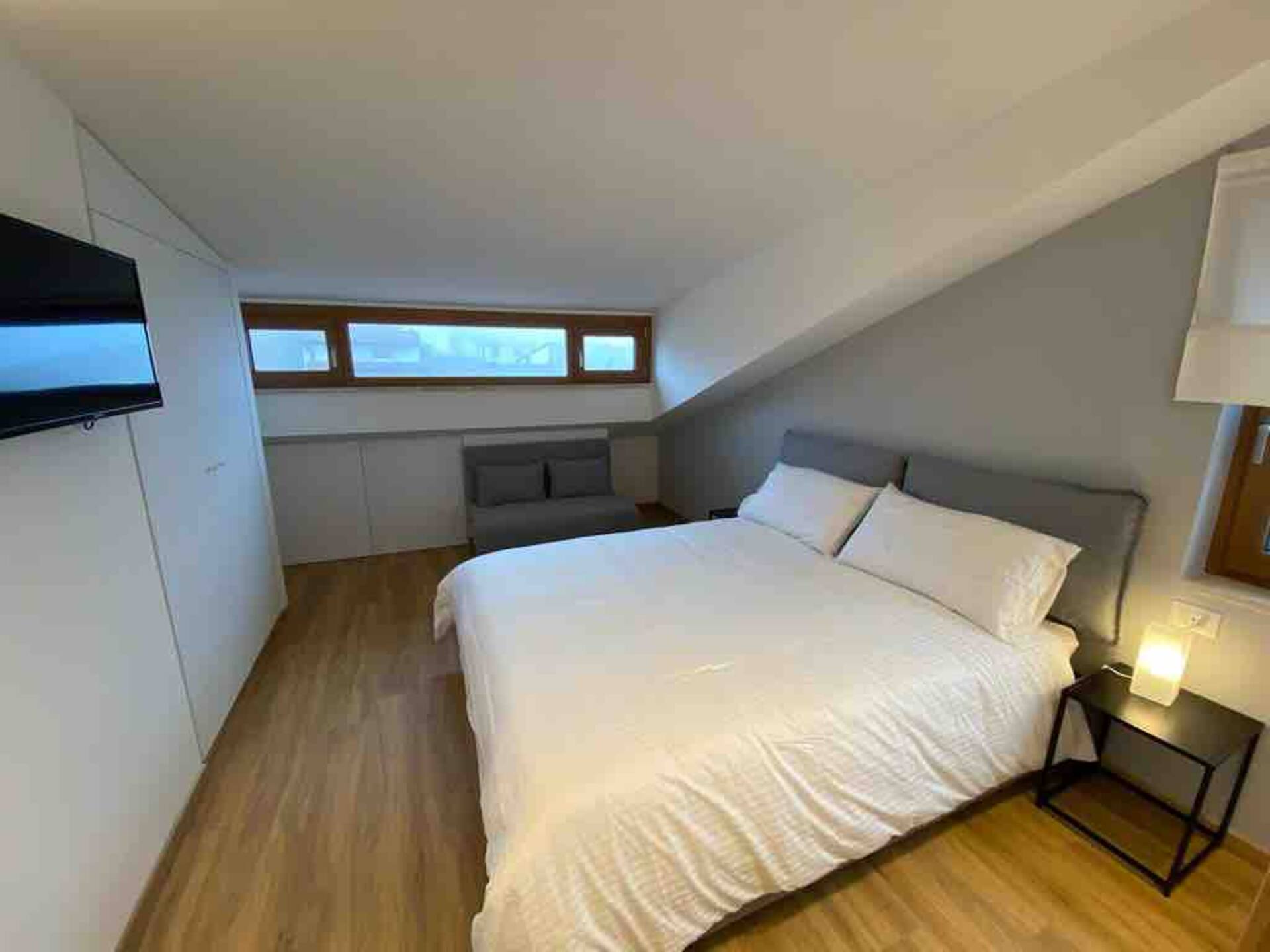 Lovely attic with fireplace, furnished.