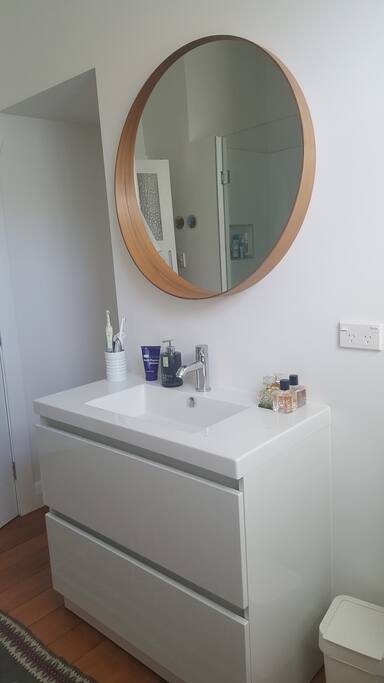 Main Bedroom / Second Bathroom