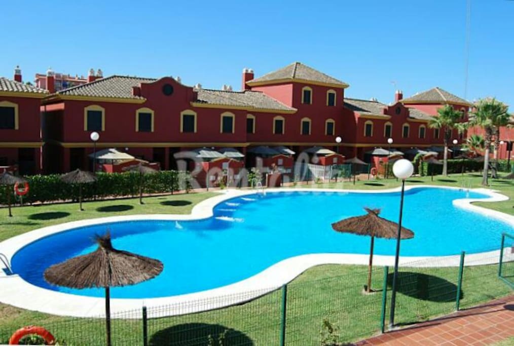 piscina lago comunitaria
