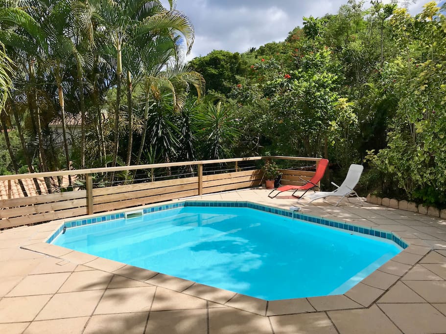 Belle piscine sécurisée