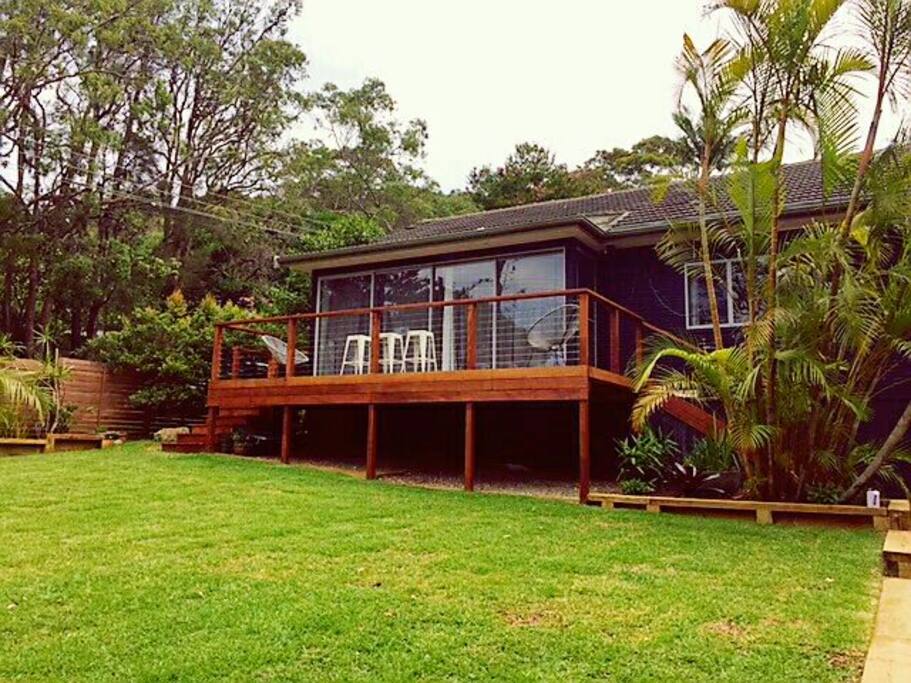 Large Front yard and deck perfect for cricket playing or watching