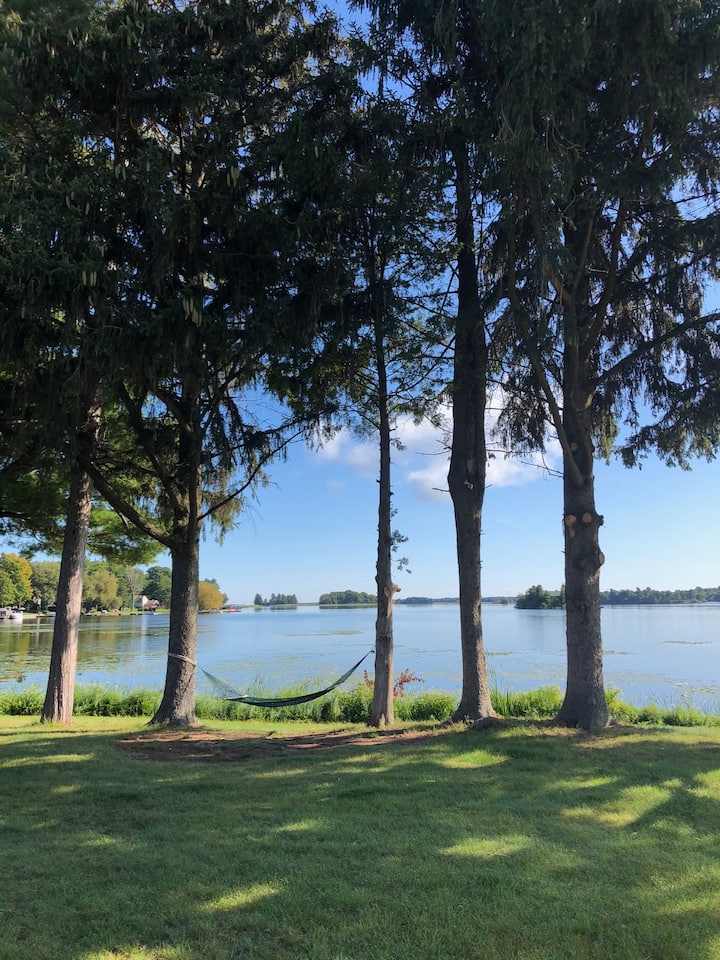 3 acre level waterfront home in the 1000 Islands Houses for Rent in