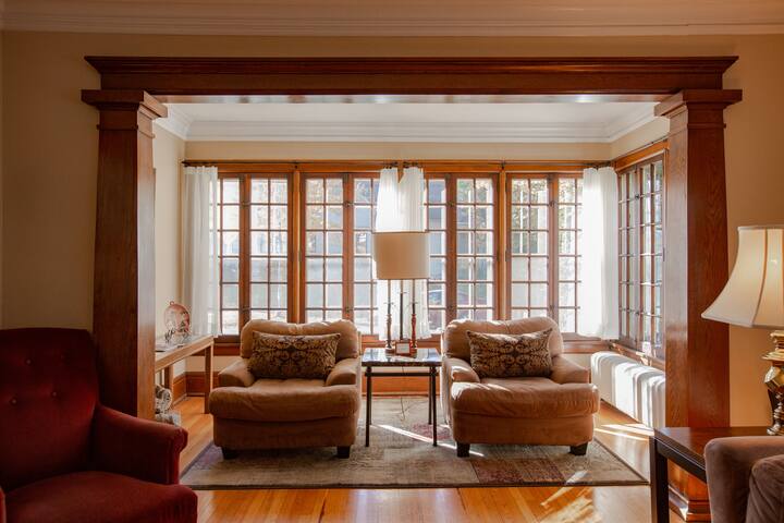 Fabulous Uptown 7BR, 2BA Location, Location! gallery image 5