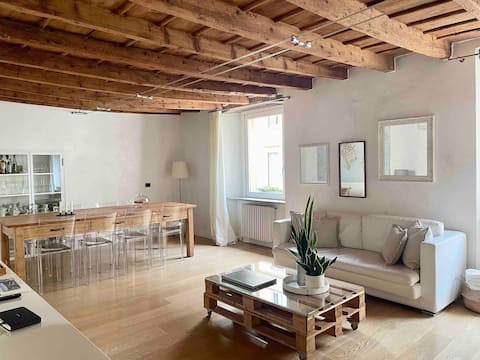 Home in Como,  Boutique apartment finely decorated